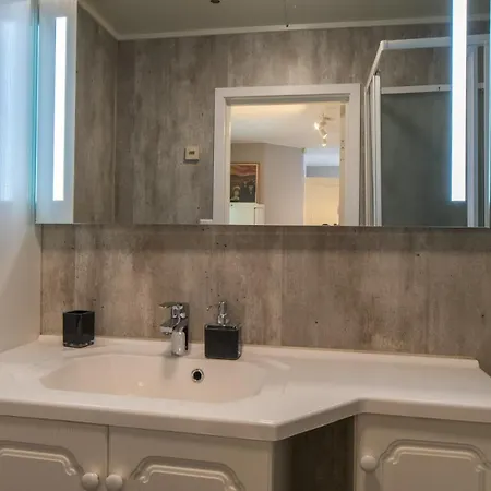 Apartment Close To Everything! Comfy! *