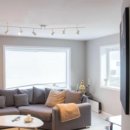 Practical 3-beds In Apartment